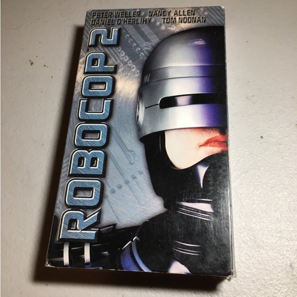 Robocop 2 VHS Movie (tested and working) in great shape action movie